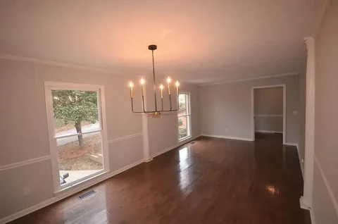 1444 McKinley Ave - Dining area