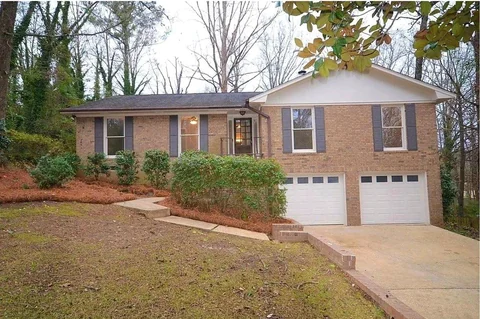 Single story rental home with a driveway
