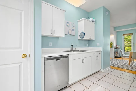 351 Butternut Dr - Kitchen