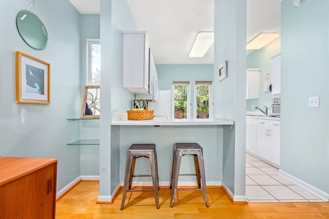 351 Butternut Dr - Kitchen breakfast bar