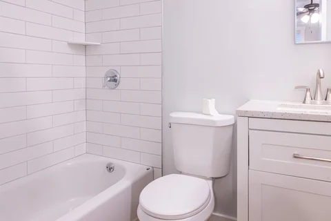 555 Pride Ave - Bathroom