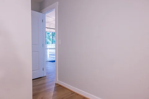 555 Pride Ave - Hallway