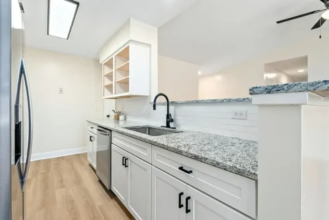 770 Whitaker Lane - Kitchen countertops
