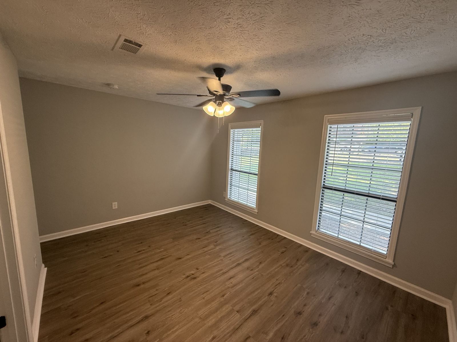 924 Pleasant Ave photo 12