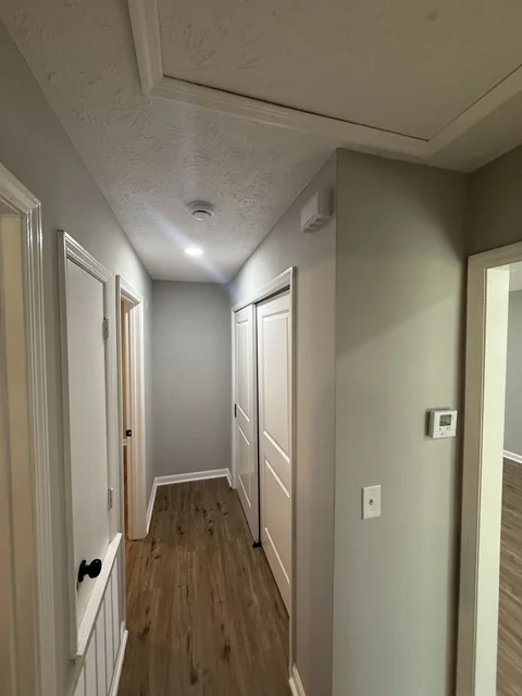 924 Pleasant Ave - Hallway