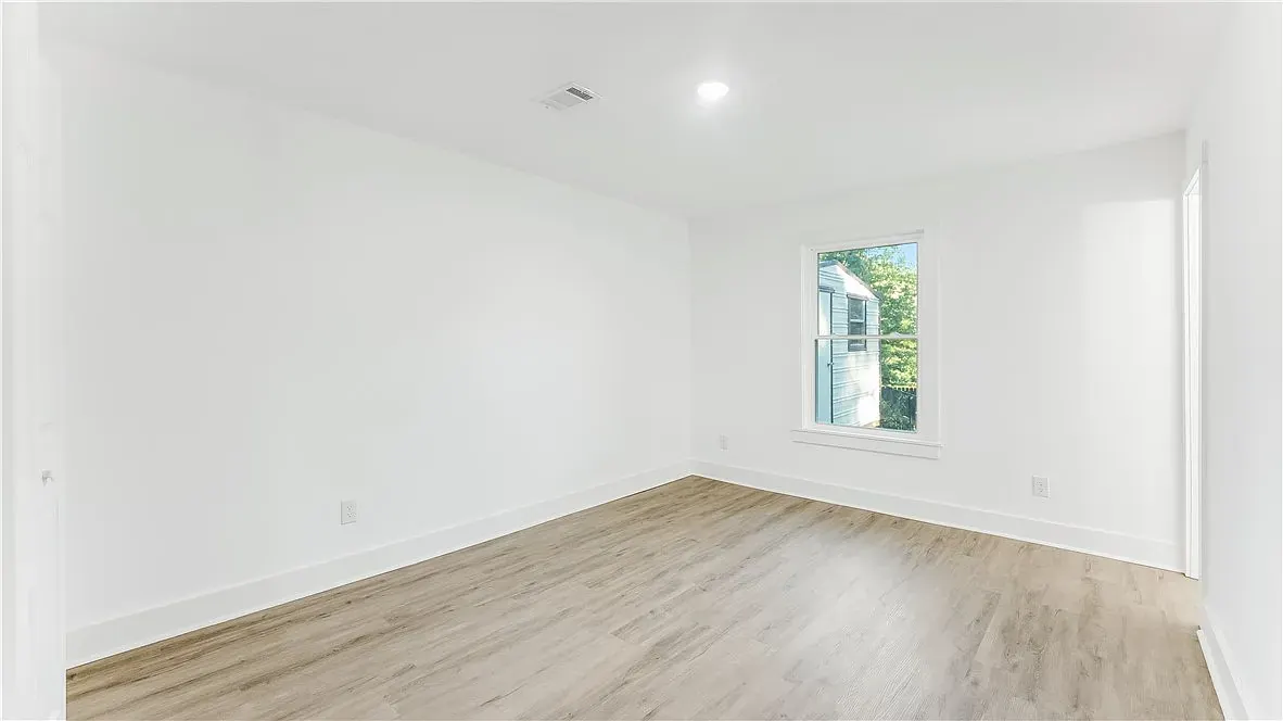 932 Pleasant Ave photo 9
