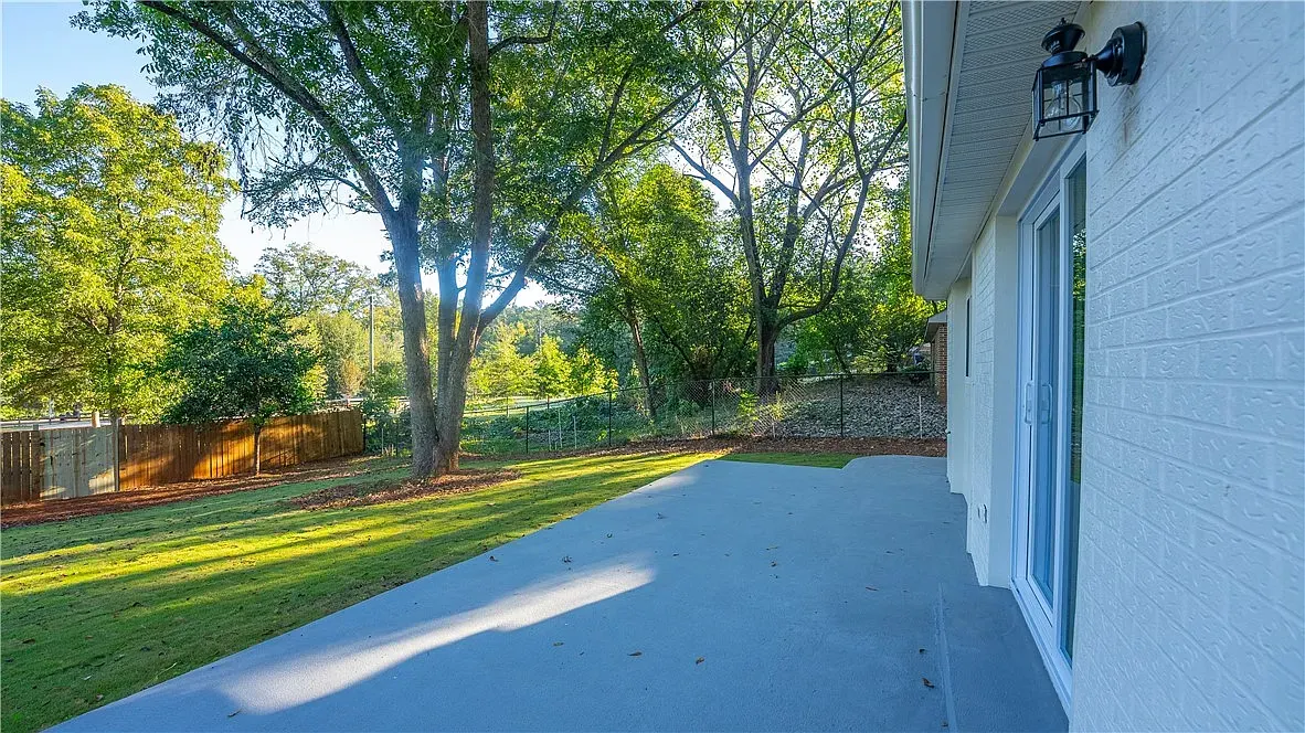 932 Pleasant Ave photo 10