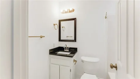 932 Pleasant Ave - Bathroom vanity
