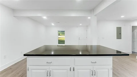 932 Pleasant Ave - Kitchen island